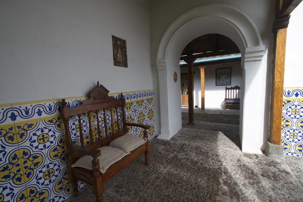 Las Palmeras Inn Otavalo Bagian luar foto