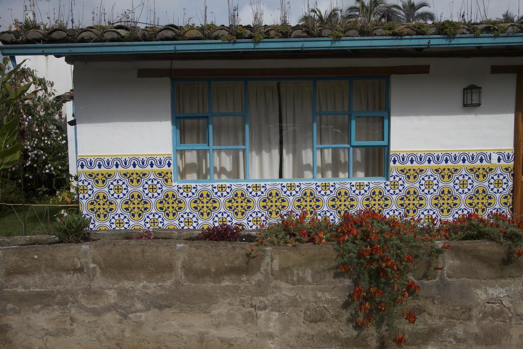 Las Palmeras Inn Otavalo Bagian luar foto