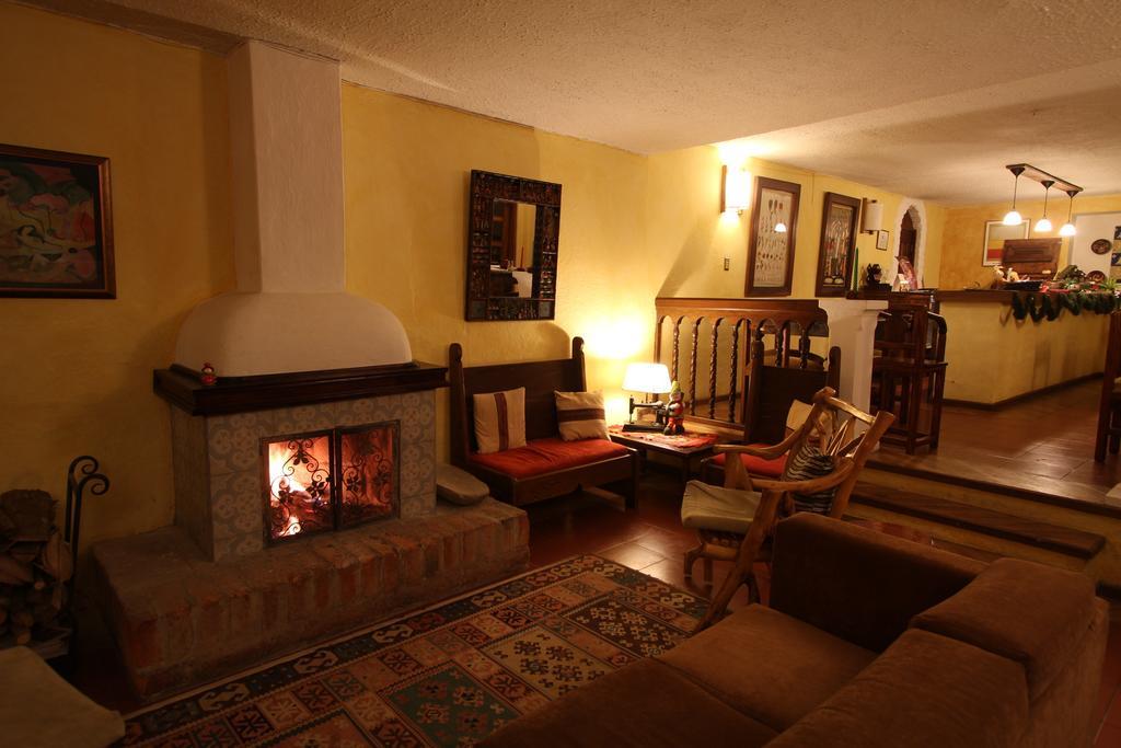 Las Palmeras Inn Otavalo Bagian luar foto