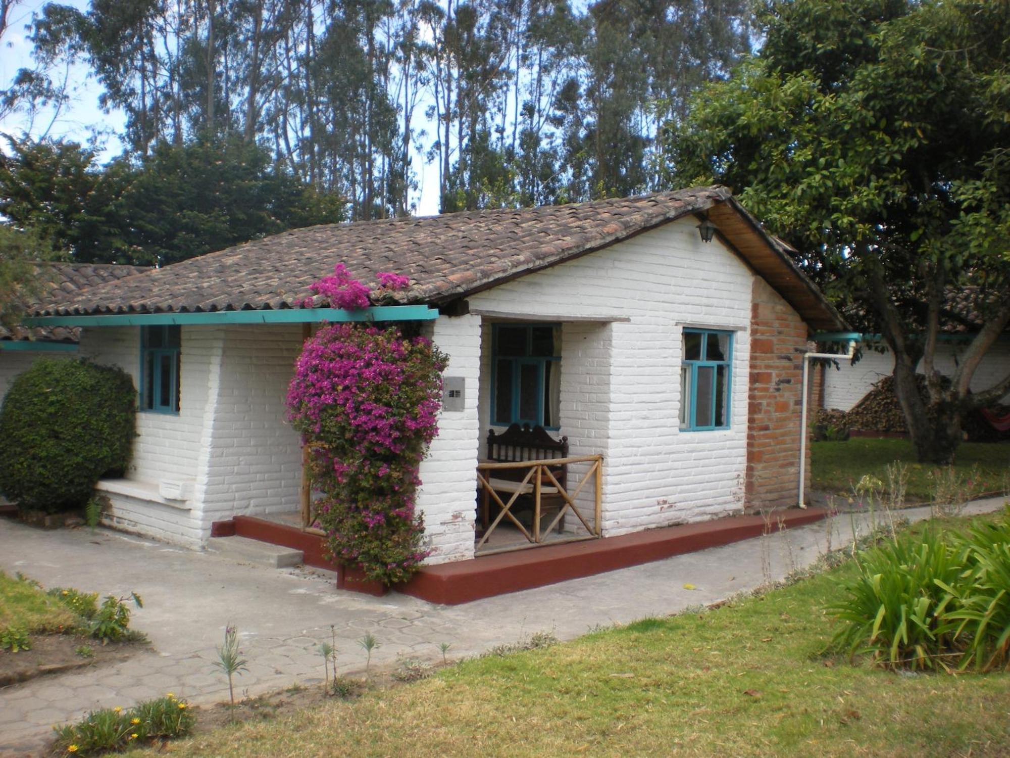 Las Palmeras Inn Otavalo Bagian luar foto