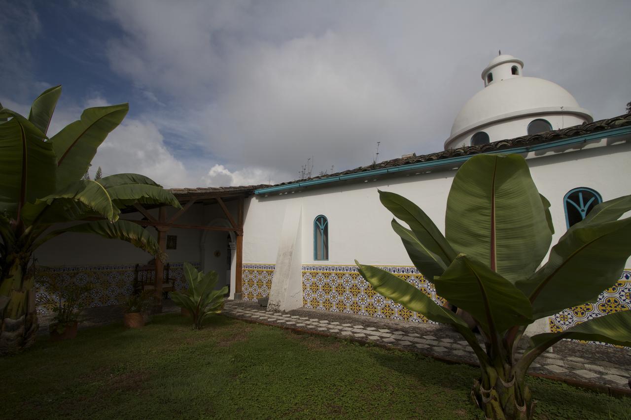 Las Palmeras Inn Otavalo Bagian luar foto