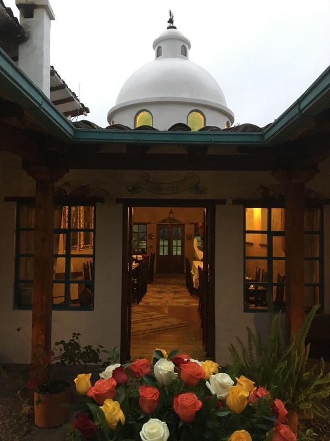 Las Palmeras Inn Otavalo Bagian luar foto