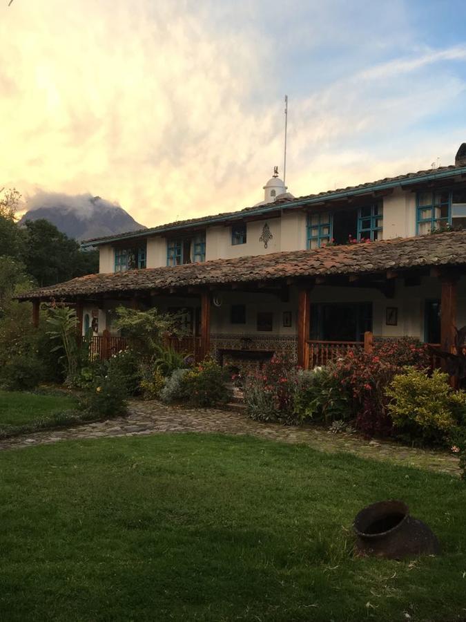 Las Palmeras Inn Otavalo Bagian luar foto